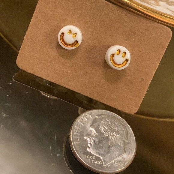 Smiley Face Stud Earrings - Picture 2 of 5
